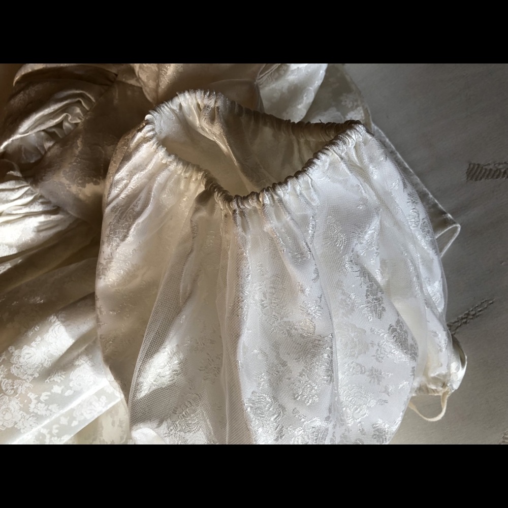 VINTAGE EVENING WHITE SATIN WITH FLORAL DESIGN - Picture 5 of 8